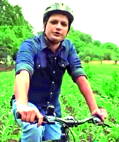 On the collector's bike; Chandrabar will be seen in seven bara | जिल्हाधिकारी सायकलवर; चांदुरात वाटणार सातबारा